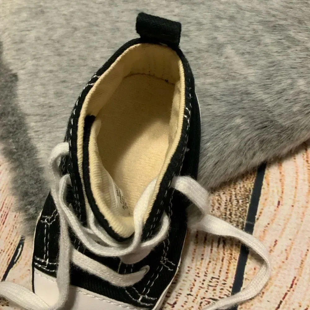 Converse Chuck Taylor First Hi Top Shoe Size 4C